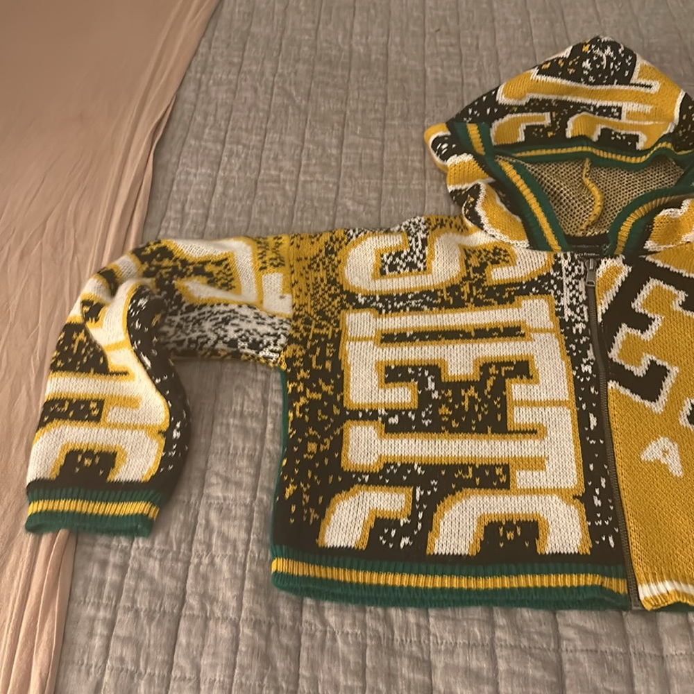 STUNNING COOL SWEATER! NEW